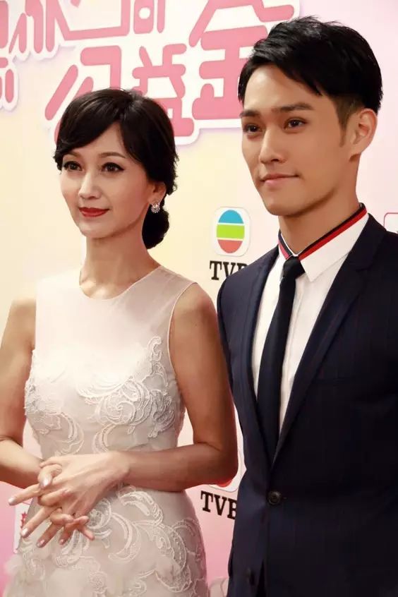 赵雅芝和她的闺蜜之间绝不是差了20年的保养