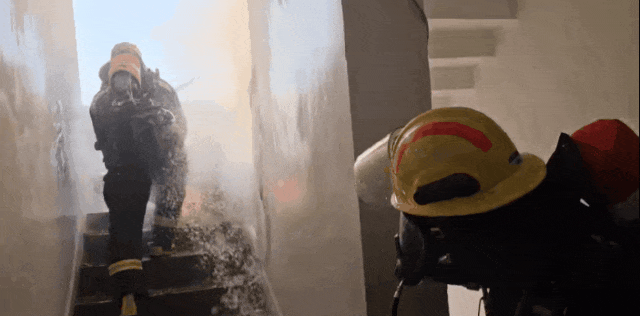 燃气灶打不着，江苏一大爷竟“以火试气”-小辉娱乐网