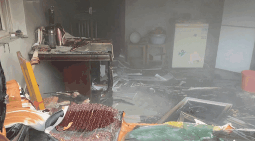 燃气灶打不着，江苏一大爷竟“以火试气”-小辉娱乐网