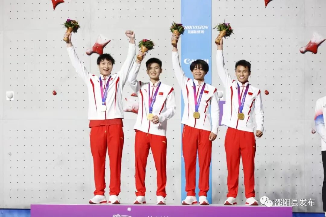 邵阳:亚运冠军伍鹏载誉归乡 家乡人民热情欢迎!-小辉娱乐网