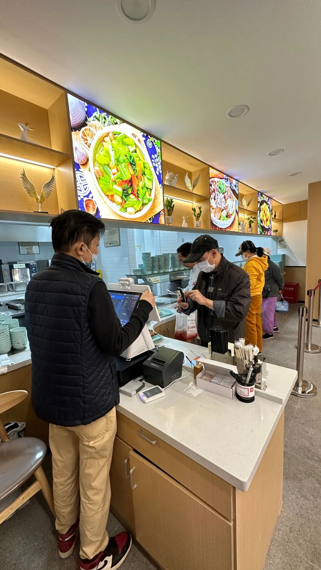 闵行首家无烟社区食堂建成开放，本月底可供一日三餐-小辉娱乐网