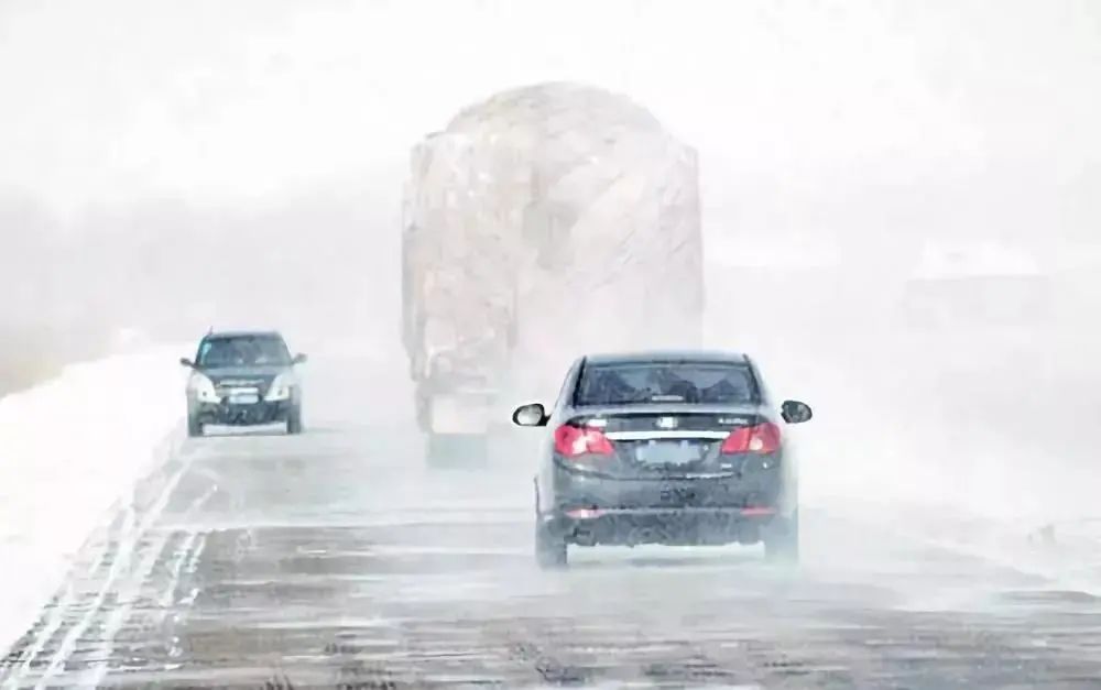 【两公布一提示】这份冬季雪天行车安全指南请查收！