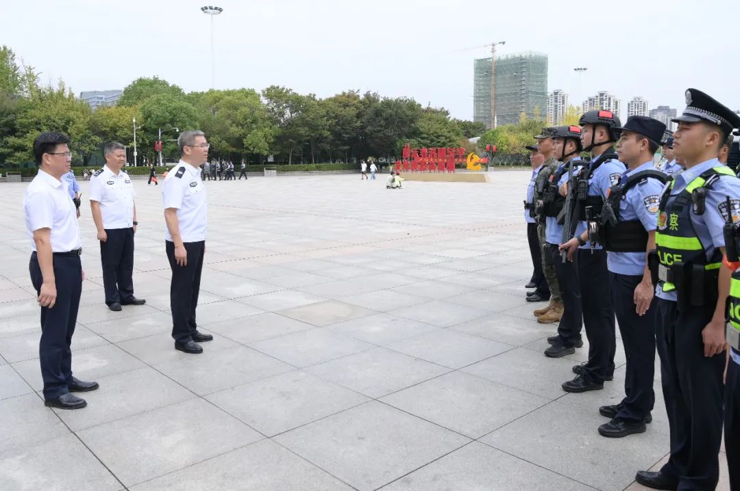 袁勤华深入一线督导检查国庆安保工作并慰问执勤民辅警