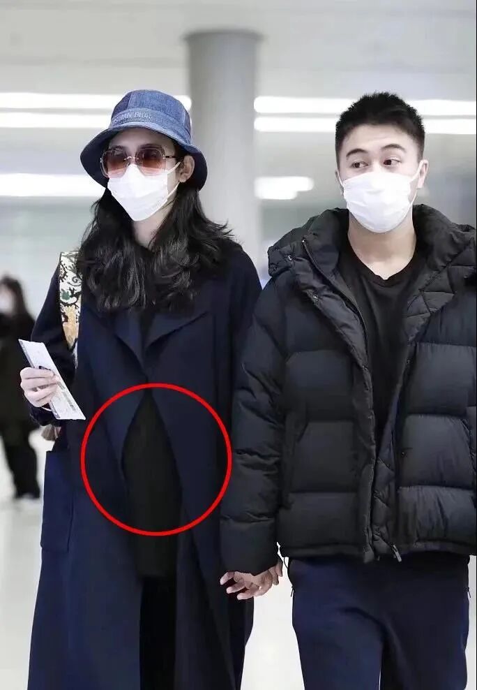 豪门多子嗣也不是什么新鲜事了,在前一阵的新闻中,奚梦瑶怀孕就有迹可