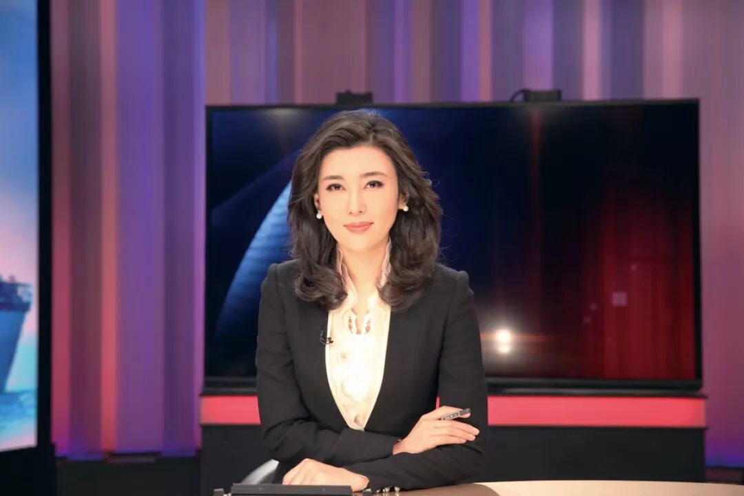 如今主持这档良心综艺,第一场就泪洒现场