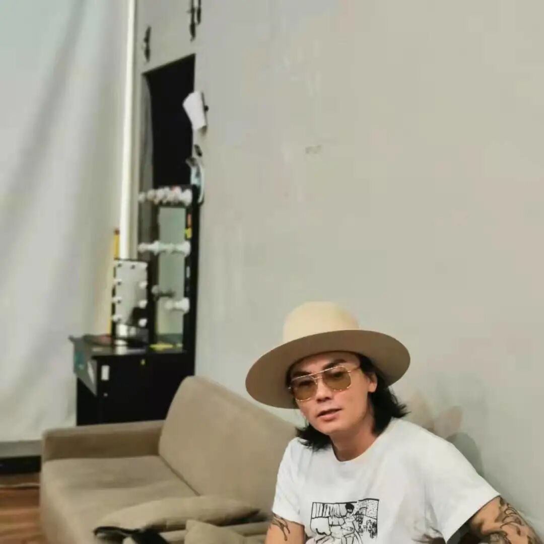 那一天演出前,那一座城到了后台,和谢强聊了聊木马,聊了聊城市,聊了聊