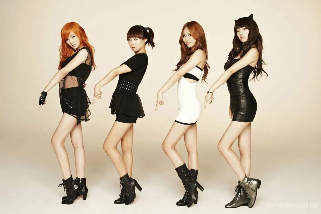 16岁时,她以miss a组合成员的身份出道(王霏霏与孟佳也是这个组合的)