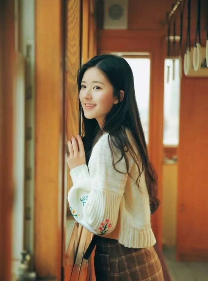 我的皇帝陛下》中出演搞怪逗趣的洛菲菲,可爱的小圆脸极具辨识度.