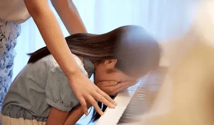 一位班主任的大实话：长大有本事的女孩，妈妈都有这个共同点（父母再忙也要看）