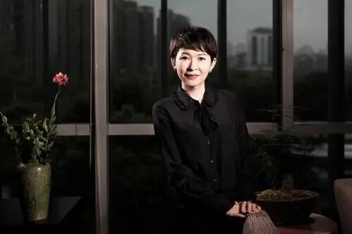 童文红也是一般,她从行政做起,之后又做过集体客服,人力资源,从运动