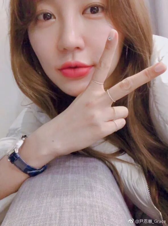 但是尹恩惠自出道以来被传整容也不是第一次了.