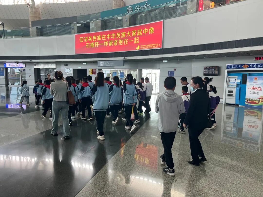 【青基层】伊金霍洛旗团委开展“探索航空奥秘 争做逐梦少年”留守困境青少年研学活动-小辉娱乐网