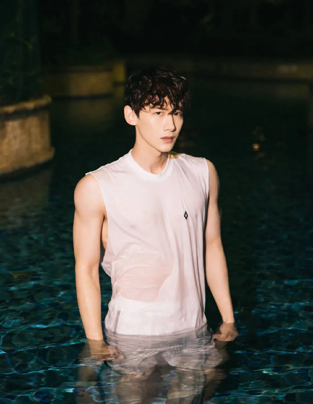 这胸肌95这手臂95有多少人是因为颜肉体入坑的白敬亭?