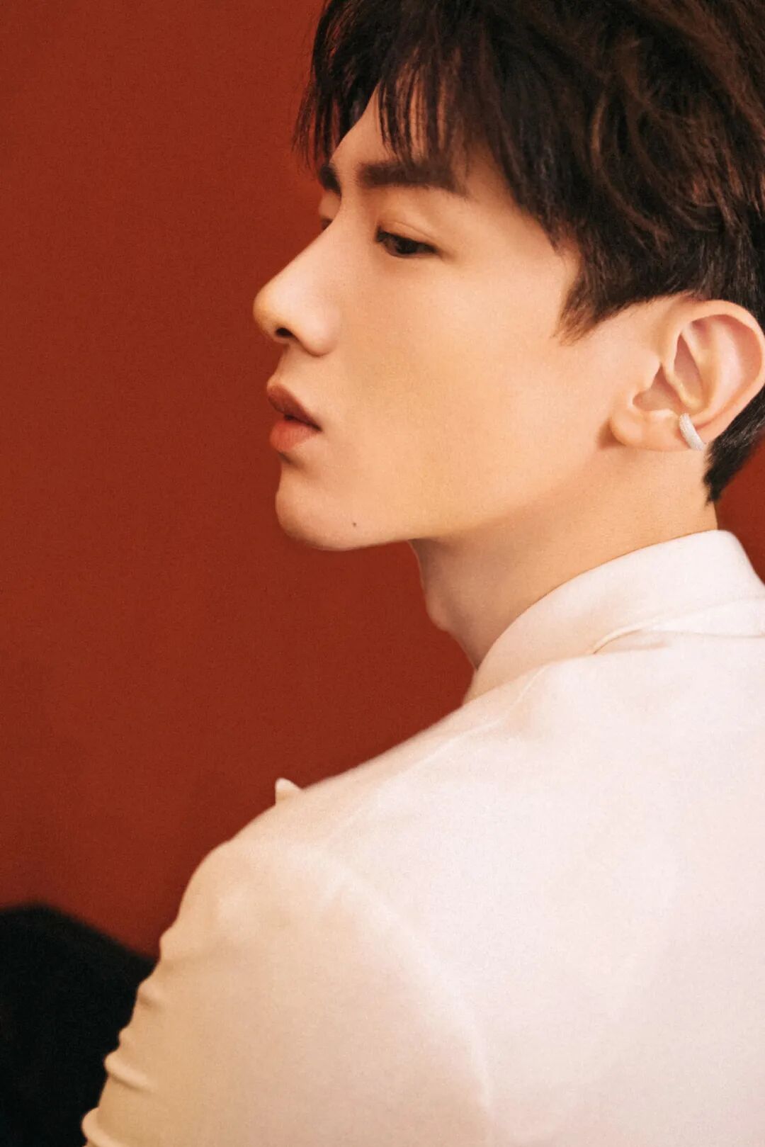 再搭配一颗泪痣,病娇氛围一秒拉满~"淋湿的小狗"谁懂?