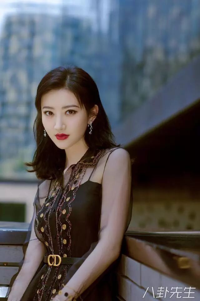 这些女明星都被抖音曝光了真容唐嫣景甜脸肿杨颖脸歪