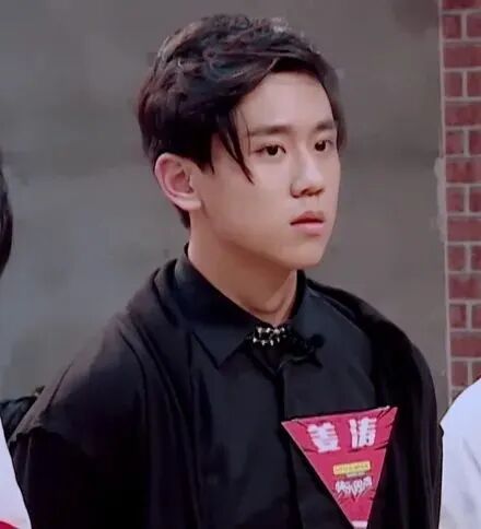 2017年,18岁的姜涛参加了芒果tv的《快乐男声》,最后止步于全国30强