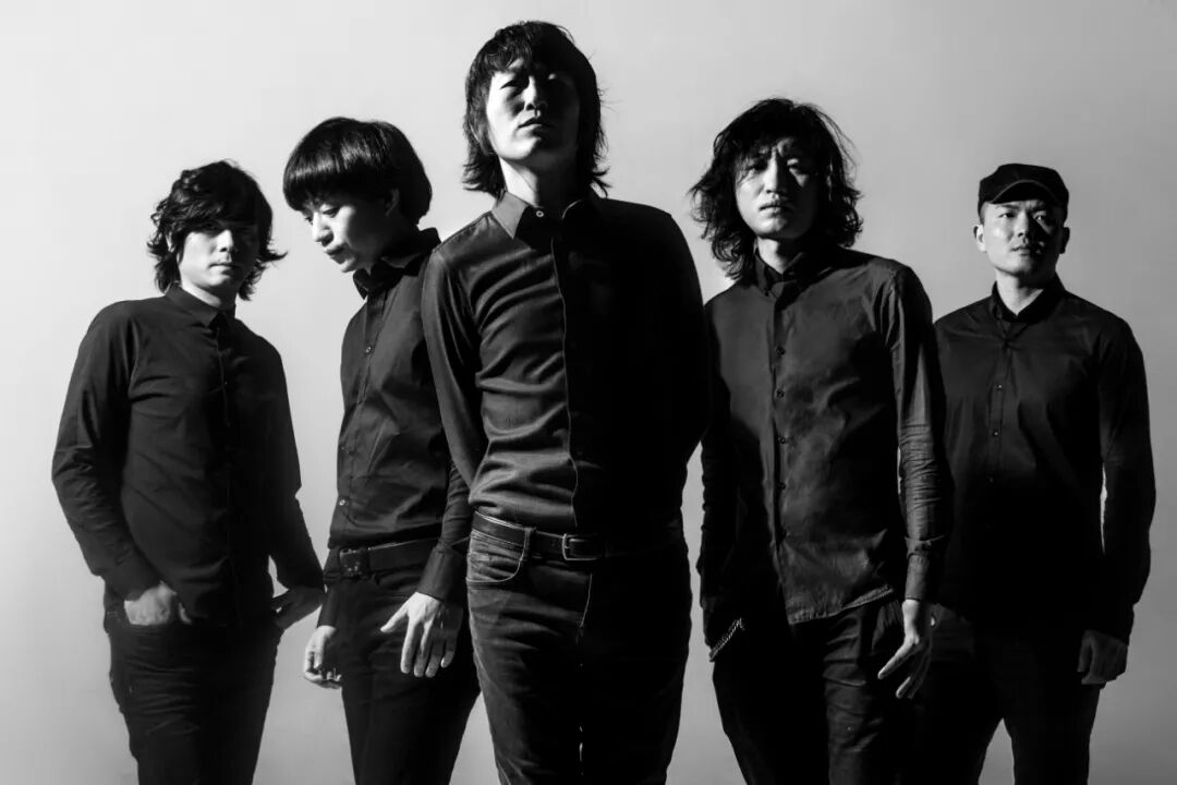 声音玩具乐队声音玩具成立于1999年,本年满20周年,五个年青年头人创作