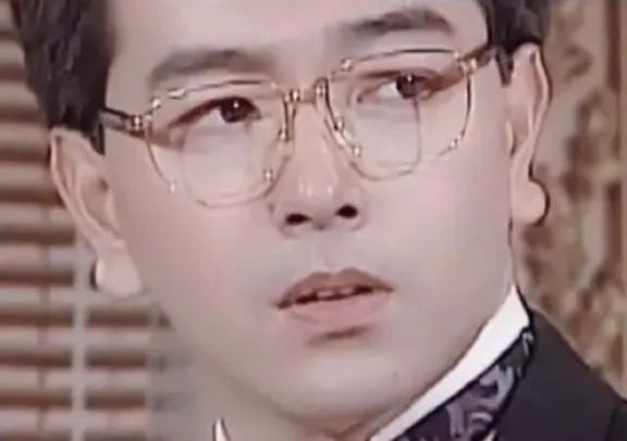 但年轻时候的他,却是凭借着一张帅脸和不俗演技大杀四方的存在.