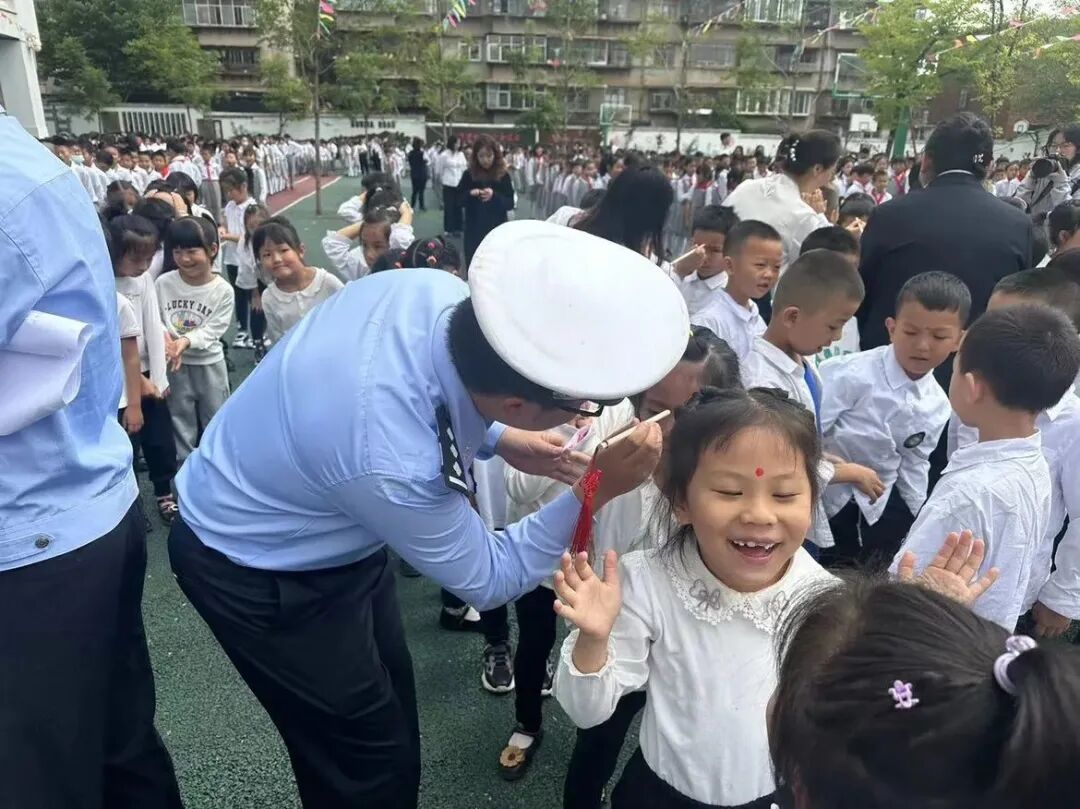 “警”然有序 云南交警织密校园“安全网” | 开学季-小辉娱乐网