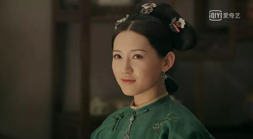 在富察皇后深陷丧子哀痛时,说出自己与皇帝的私情,尔晴间接成为逼死瓜