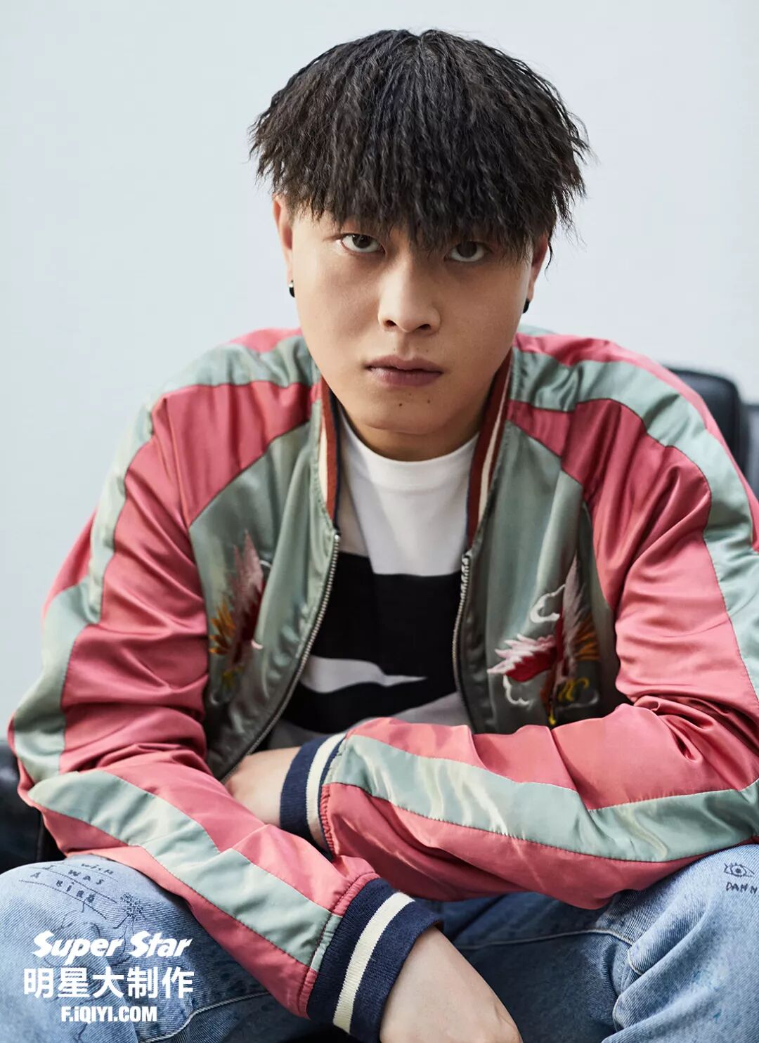 明星大制作小青龙的私服style小青龙作为rapper,私下的穿搭也是尽显