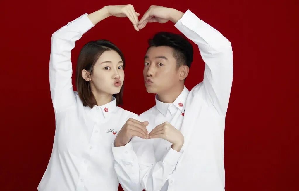 郑恺与冯女郎苗苗官宣结婚从照片看这甜甜的爱情另藏玄机