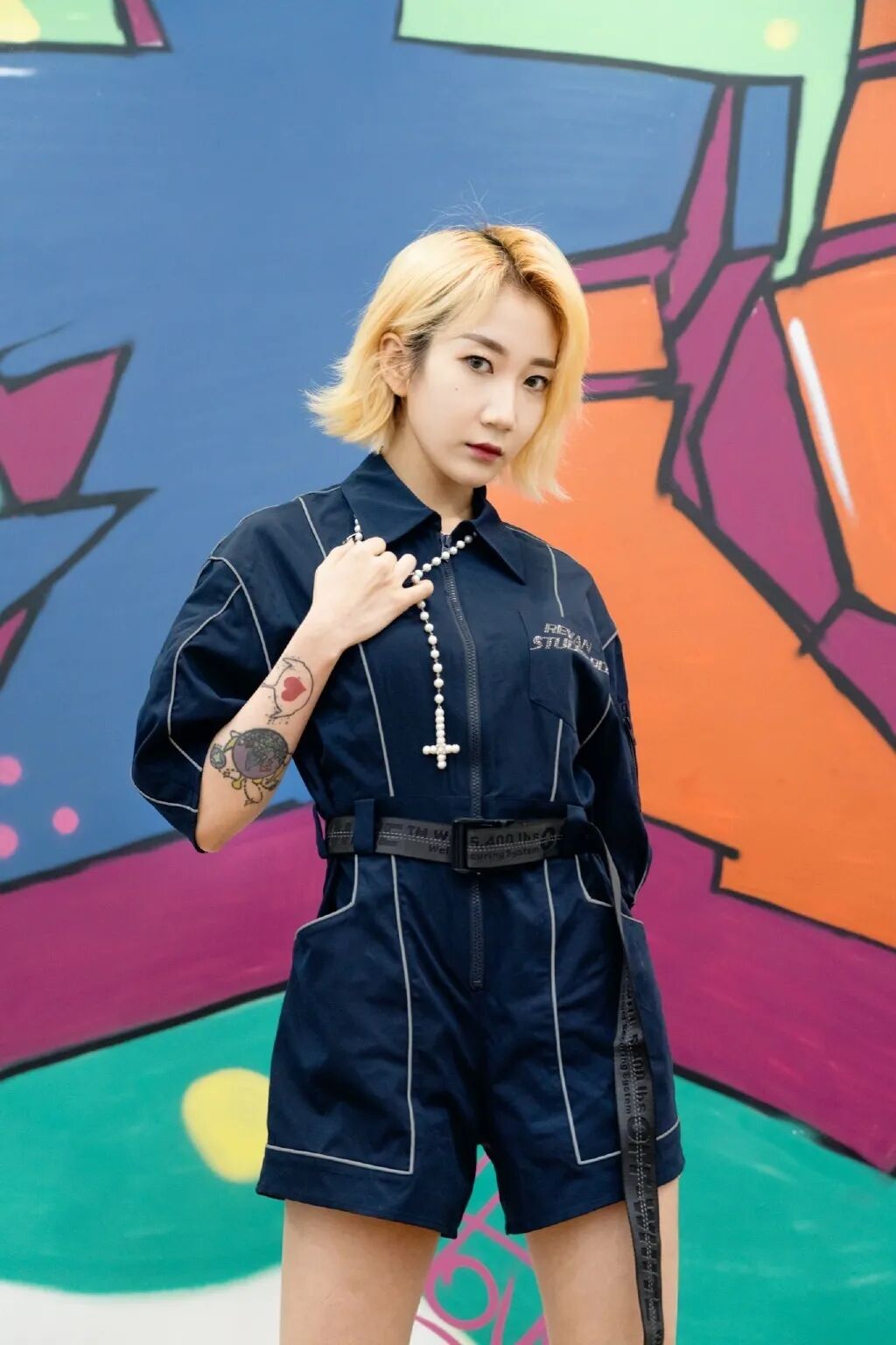 乃万发文质疑团队不专业:"不解决我不工作",耿直又靠谱的rapper上线!