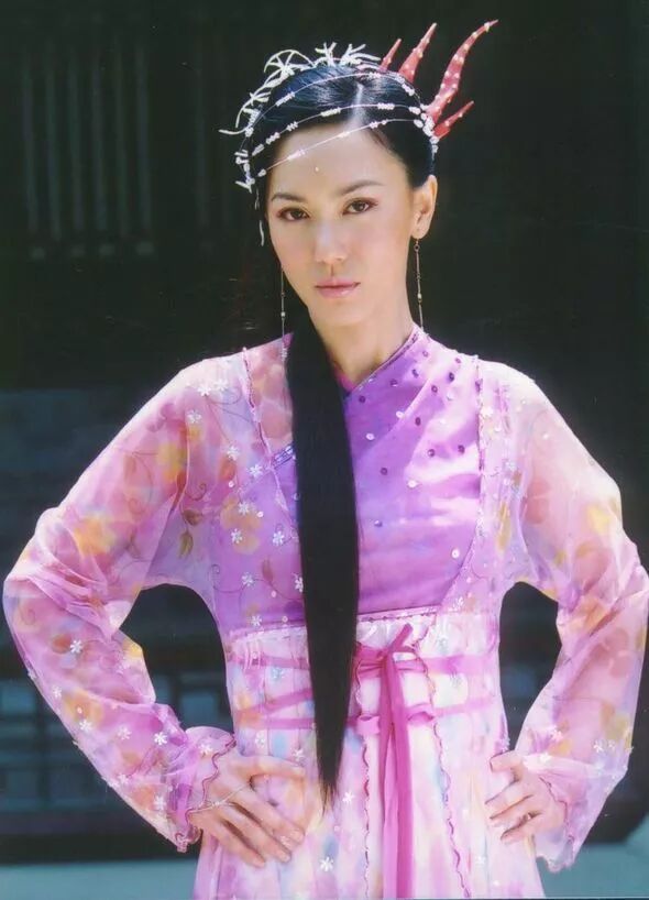 《小李飞刀》里李寻欢的泡面头,林诗音扇子头,谁没有痴迷过~还有
