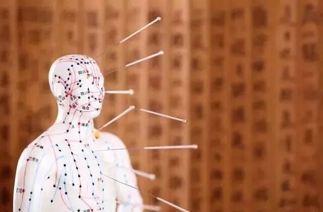 人人都该学习的八个“总穴”，居家实用！-小辉娱乐网