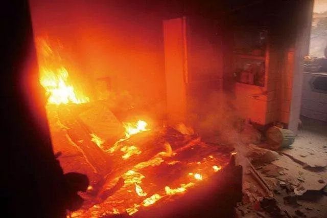 【消防小课堂】降温进行时，小心“温暖神器”秒变“危险炸弹”！-小辉娱乐网