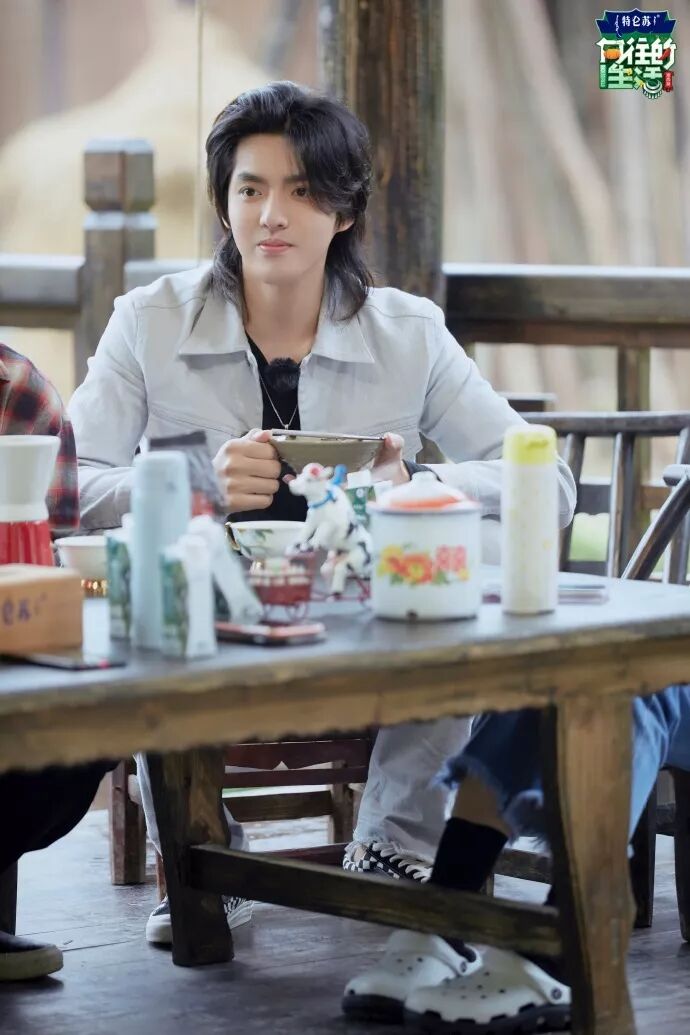 为了成为大碗宽面代言人吴亦凡做了这些改变