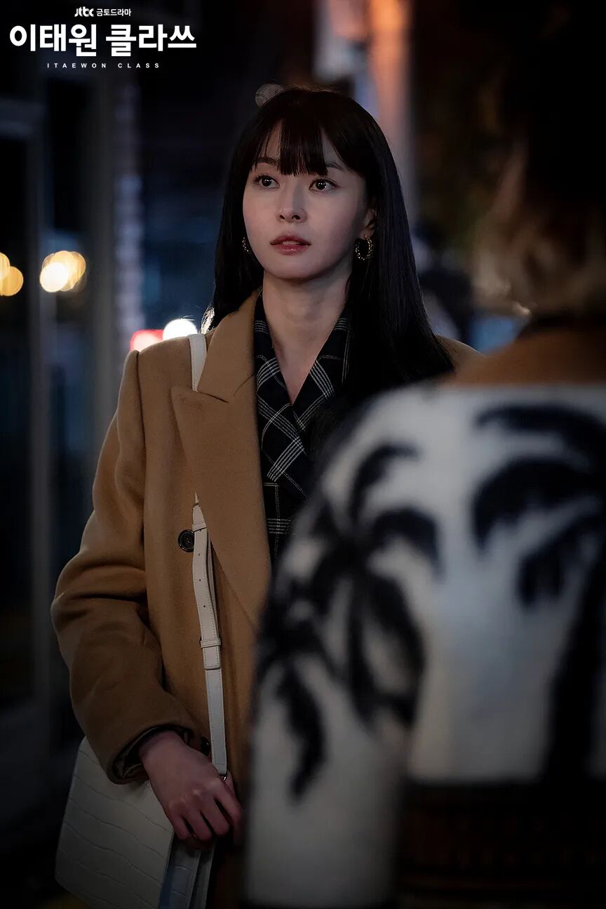 听说梨泰院烂尾了没事反正我是冲脸去看的