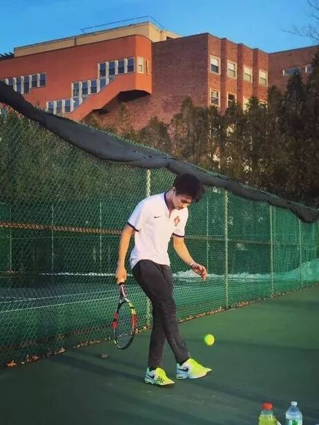 何猷君奚梦瑶“甜”上热搜，网友：MIT留学精英的最强大脑“垮”了…-小辉娱乐网