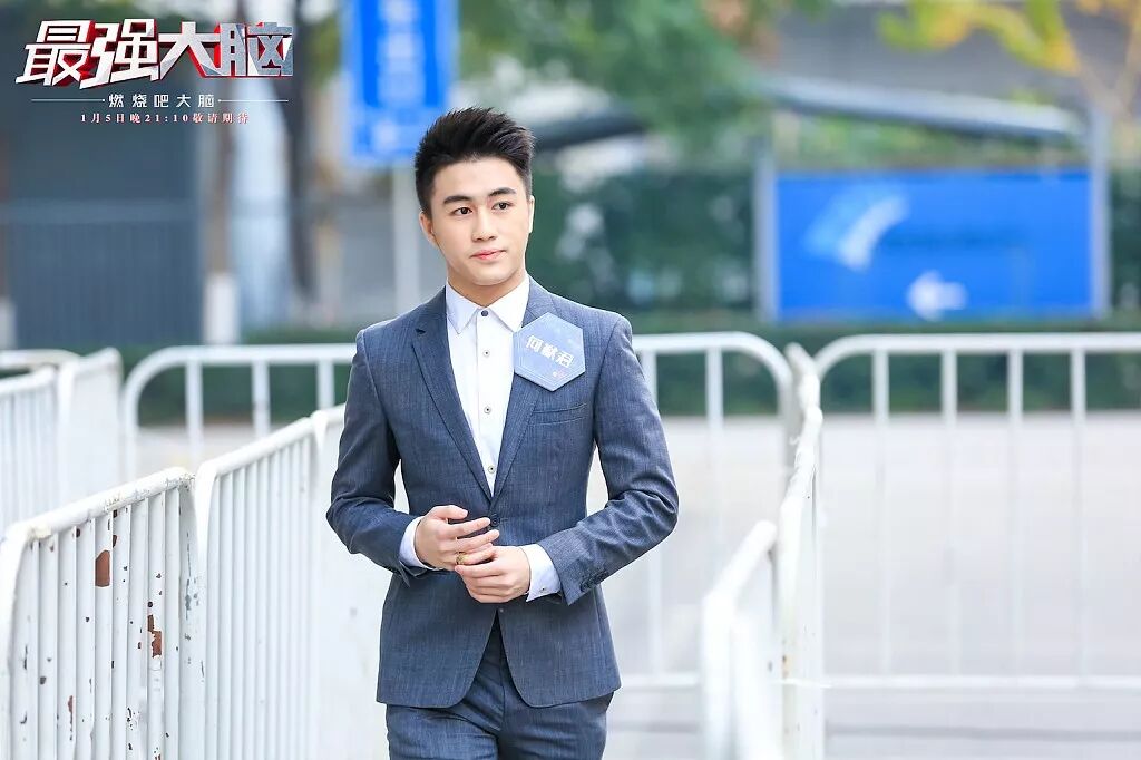 何猷君奚梦瑶“甜”上热搜，网友：MIT留学精英的最强大脑“垮”了…-小辉娱乐网