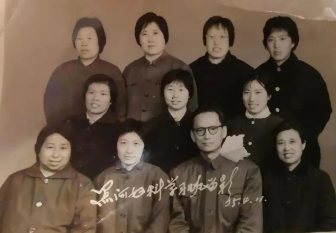 103岁“神仙”老中医分享长寿秘诀：脑子简单点，做人戆一点啦！-小辉娱乐网