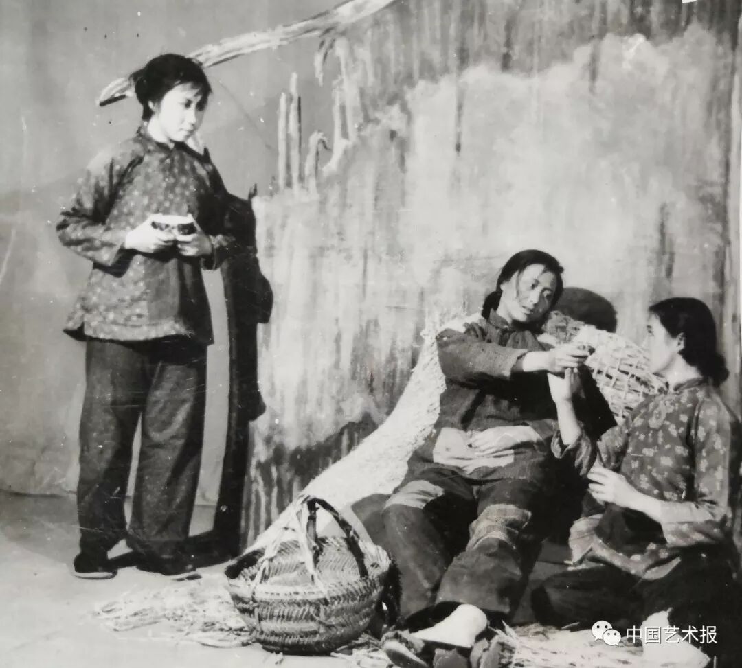 61年前的今天中国第一部电视剧一口菜饼子直播播出