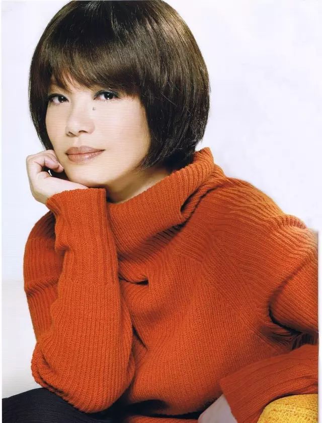 辩识有度,缱绻丝滑的声音让人人爱上了她歌火了,蔡琴也火了～狂销百万