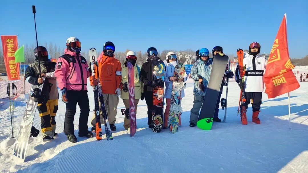百湖冰雪季 冬日“油”乐园 | 欢乐冰雪 银湖山滑雪场首滑开板-小辉娱乐网