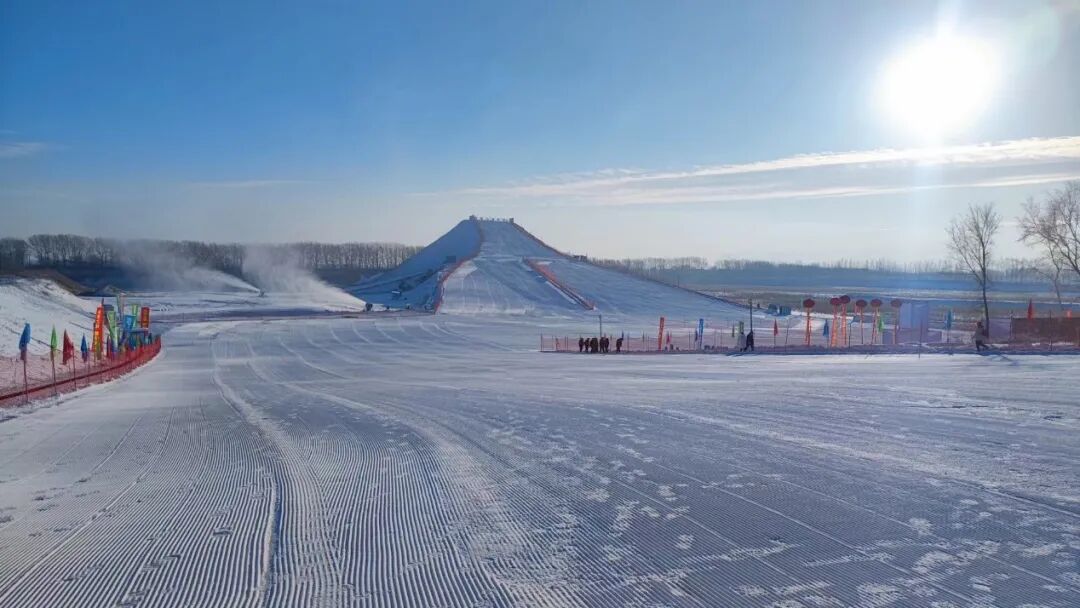 百湖冰雪季 冬日“油”乐园 | 欢乐冰雪 银湖山滑雪场首滑开板-小辉娱乐网