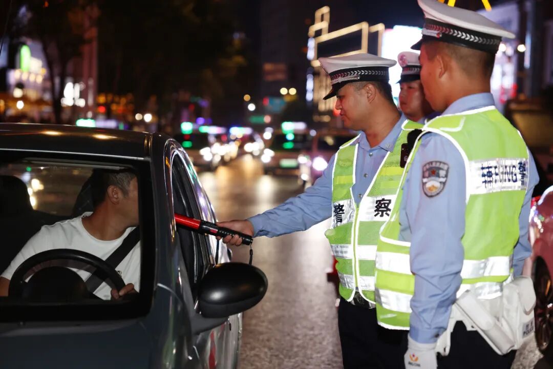 夏季行动 | 白山公安开展第三次夏夜治安巡查宣防集中统一行动-小辉娱乐网