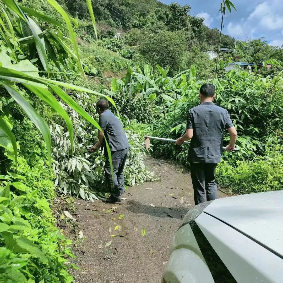 “时代楷模”鲍卫忠-小辉娱乐网