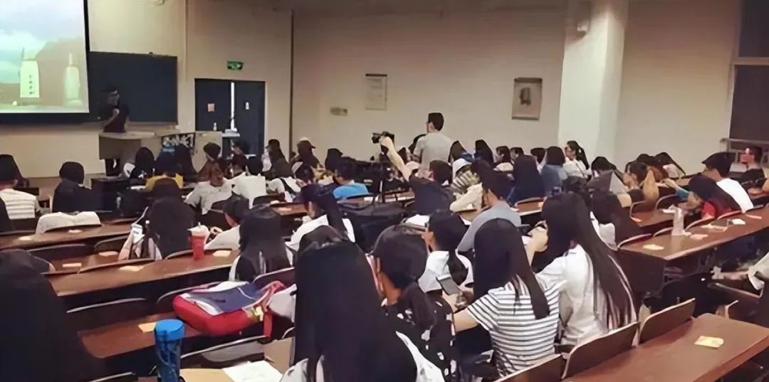 “我宁愿死，也不道歉！”安徽一男教师，因拒绝赔偿学生930块钱，决然从桥上跳下…-小辉娱乐网