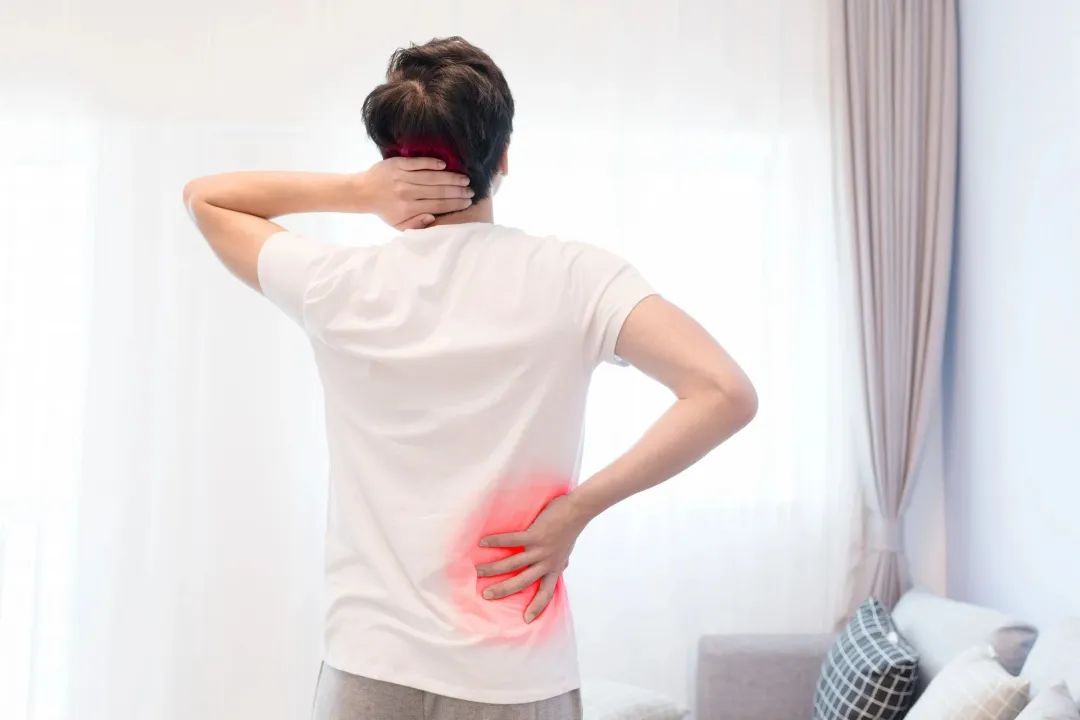 脖子痛、腰痛、肌肉酸痛？别让这些不良姿势毁了你的脊柱和肌肉！