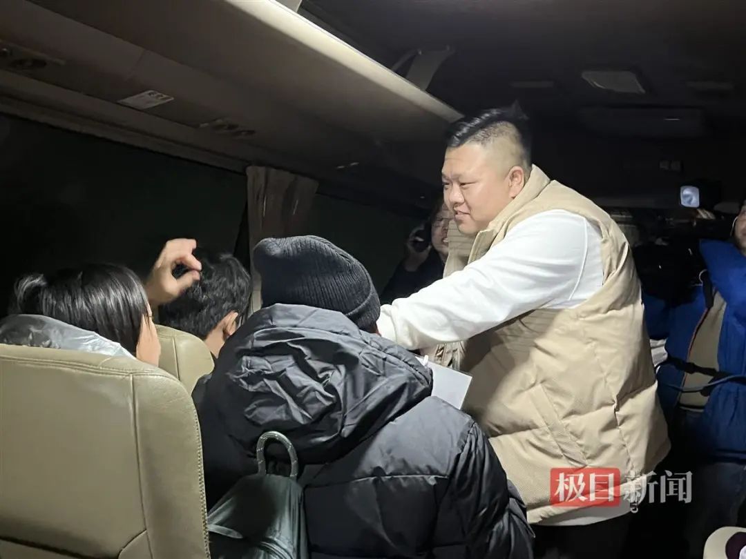 亿万富翁寻回被拐25年的儿子：想好好补偿他-小辉娱乐网