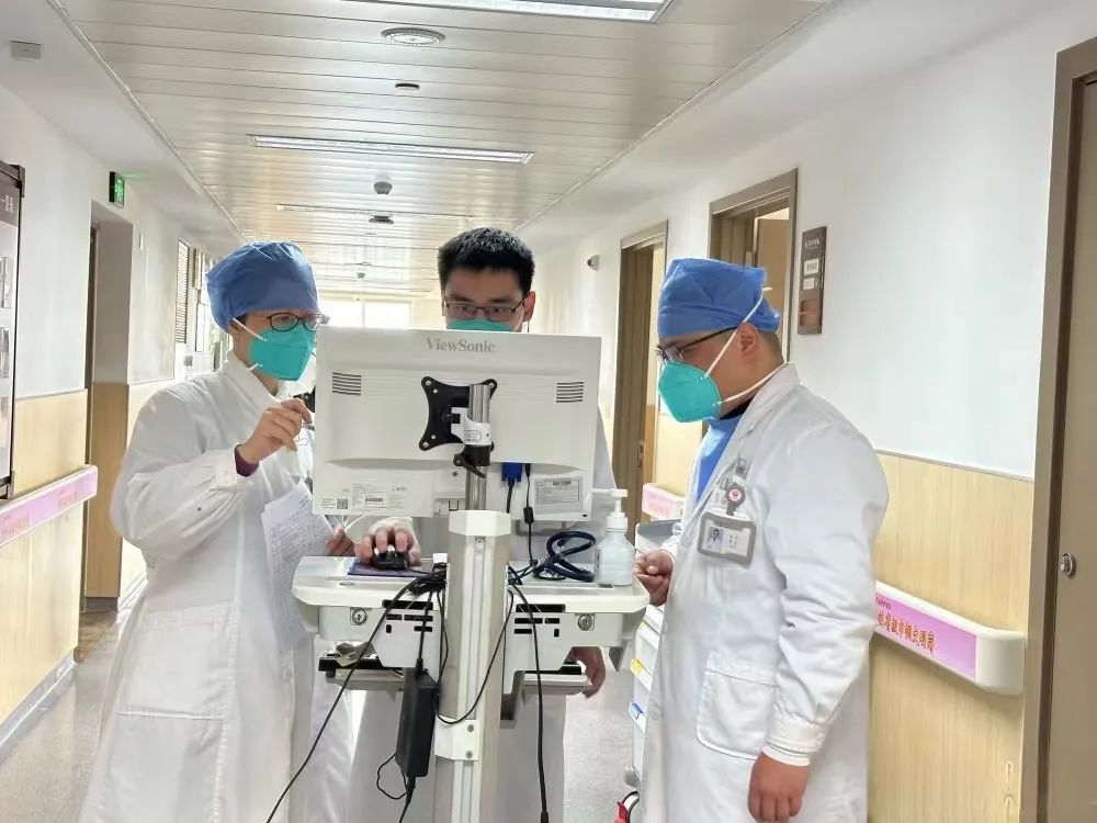 体温超39℃，一家3口全部确诊！肺部有大片炎症……-小辉娱乐网