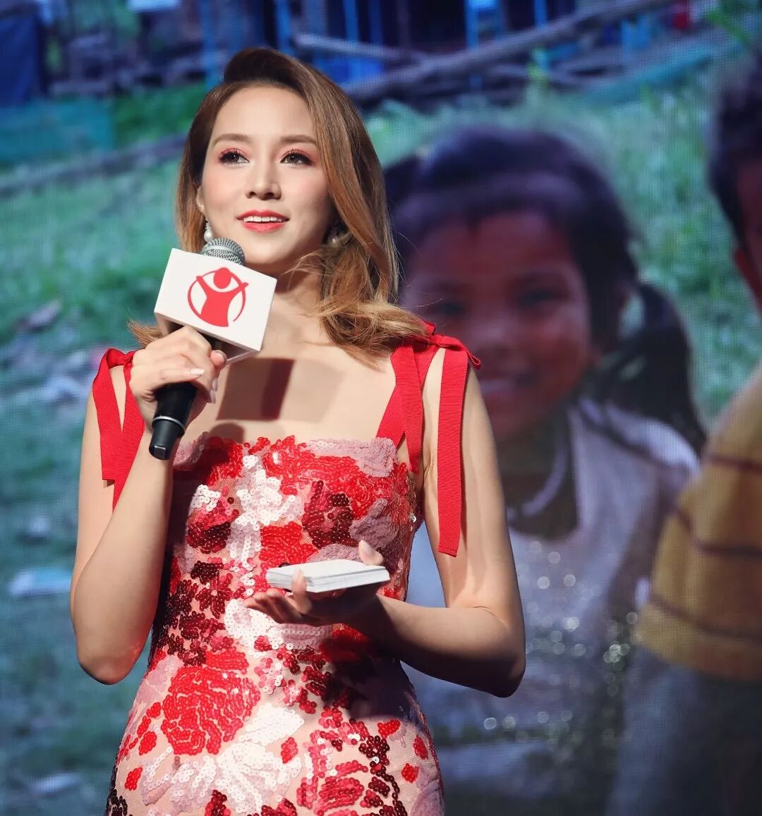 12年连生4胎这个人人羡慕的千亿媳妇是人生赢家还是生育机器3