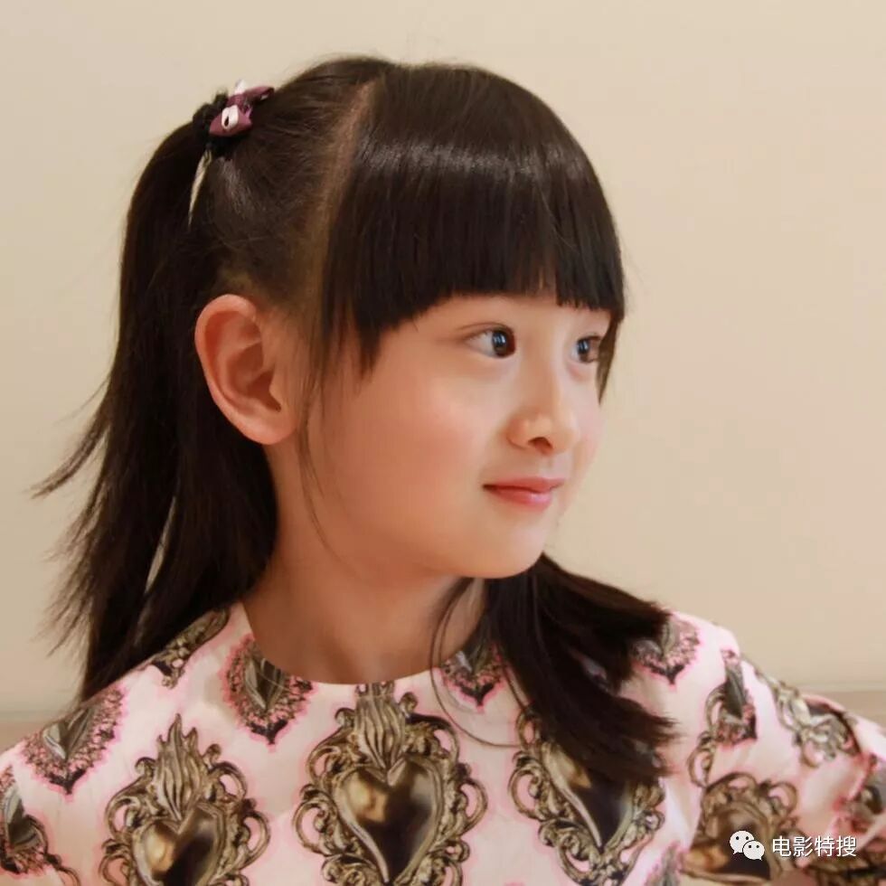 田亮10岁女儿森碟近照曝光出落成亭亭玉立的少女才10岁腿比田亮还长