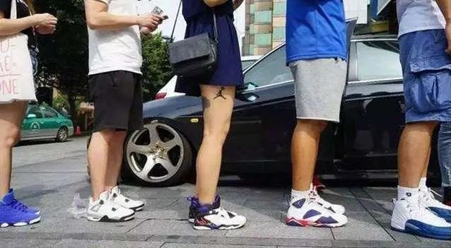 即使学生穿着相同的校服，老师也能一眼看出家境的不同，很现实！