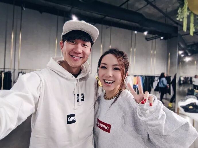 邓紫棋洛杉矶豪宅疑曝光超大面积山间别墅与在香港住宅差距明显林俊杰