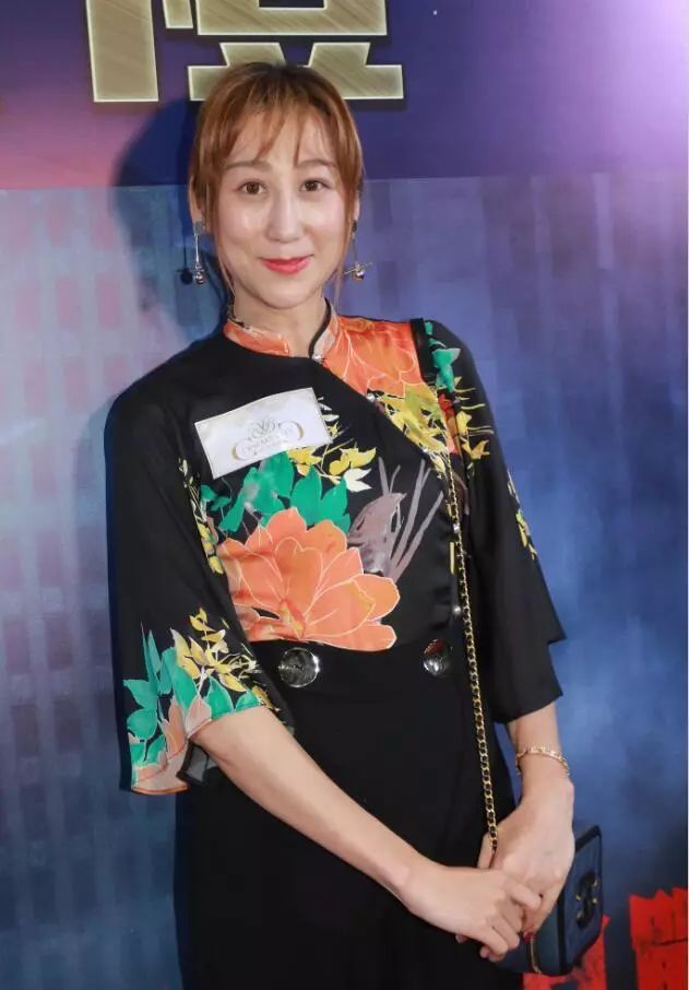 蒋丽莎连生四个娃老的快贾静雯也生三个了还活得像个少女